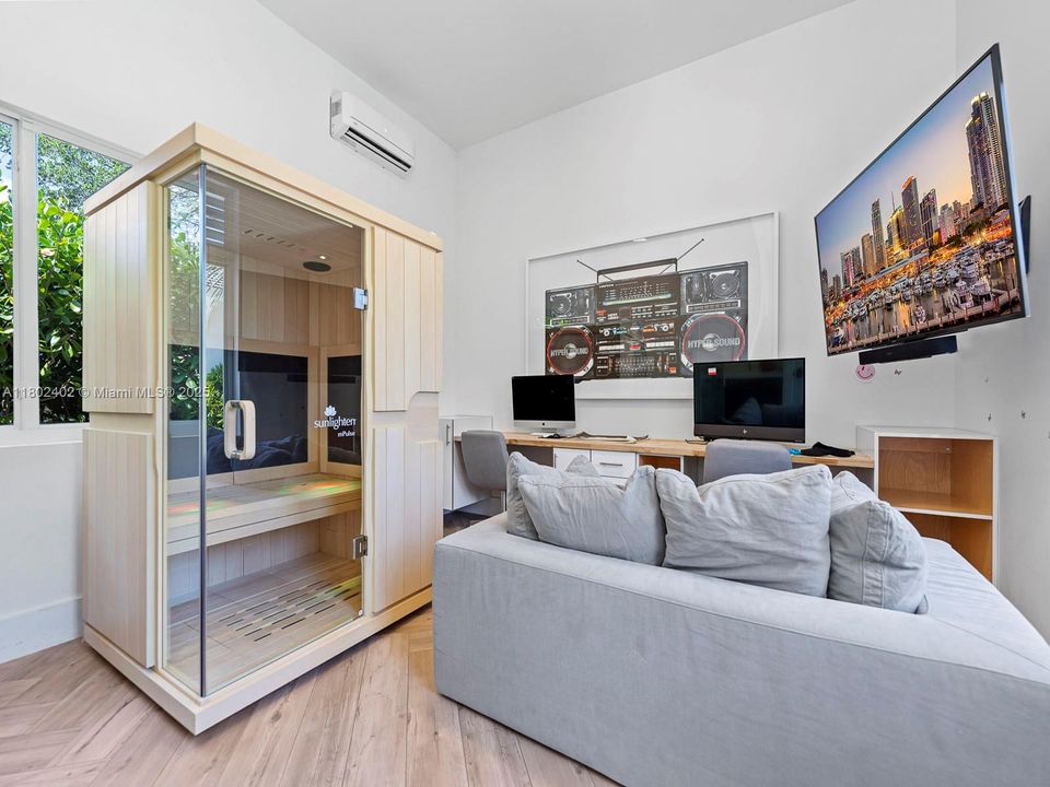 Recently Rented: $18,500 (5 beds, 6 baths, 4928 Square Feet)