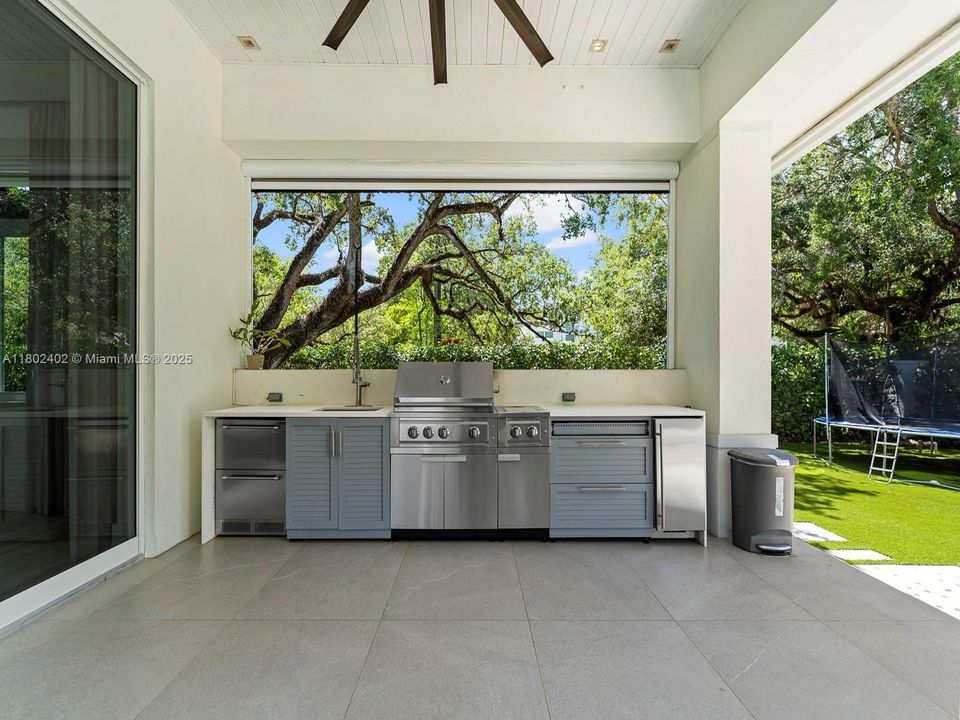 Recently Rented: $18,500 (5 beds, 6 baths, 4928 Square Feet)