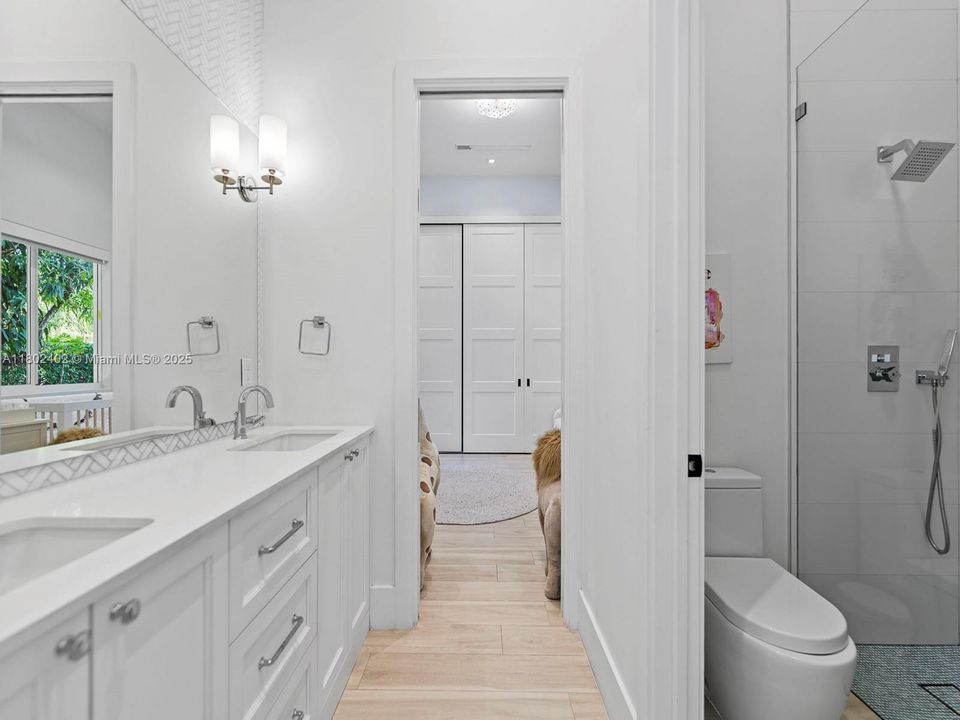 Recently Rented: $18,500 (5 beds, 6 baths, 4928 Square Feet)