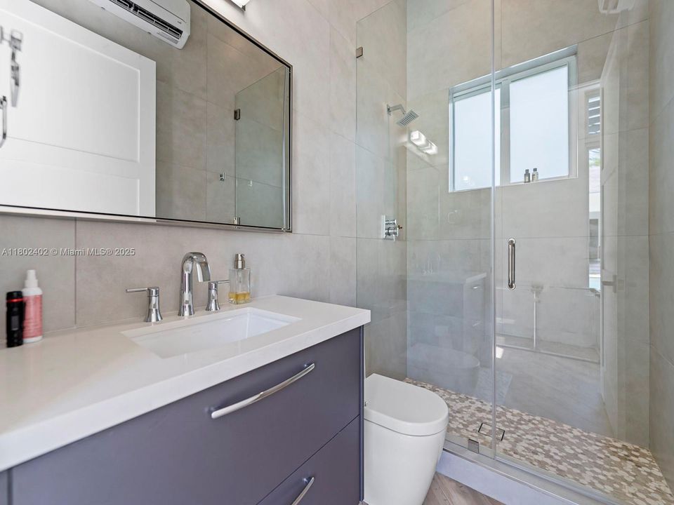 Recently Rented: $18,500 (5 beds, 6 baths, 4928 Square Feet)