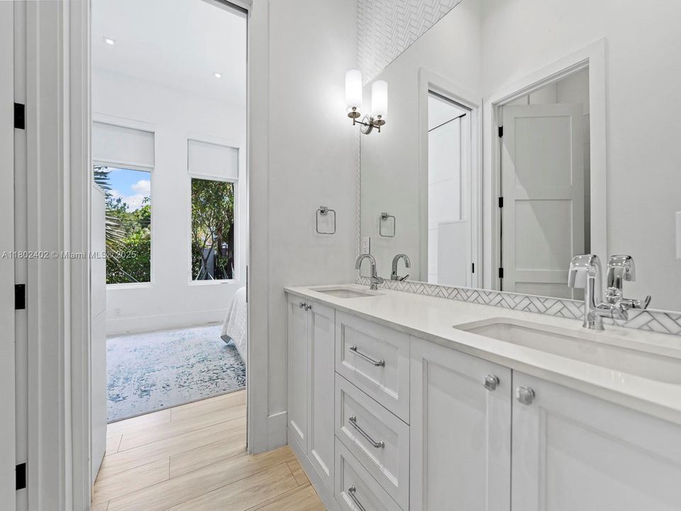 Recently Rented: $18,500 (5 beds, 6 baths, 4928 Square Feet)