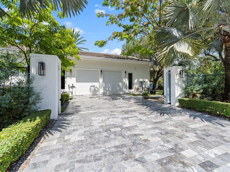 Recently Rented: $18,500 (5 beds, 6 baths, 4928 Square Feet)