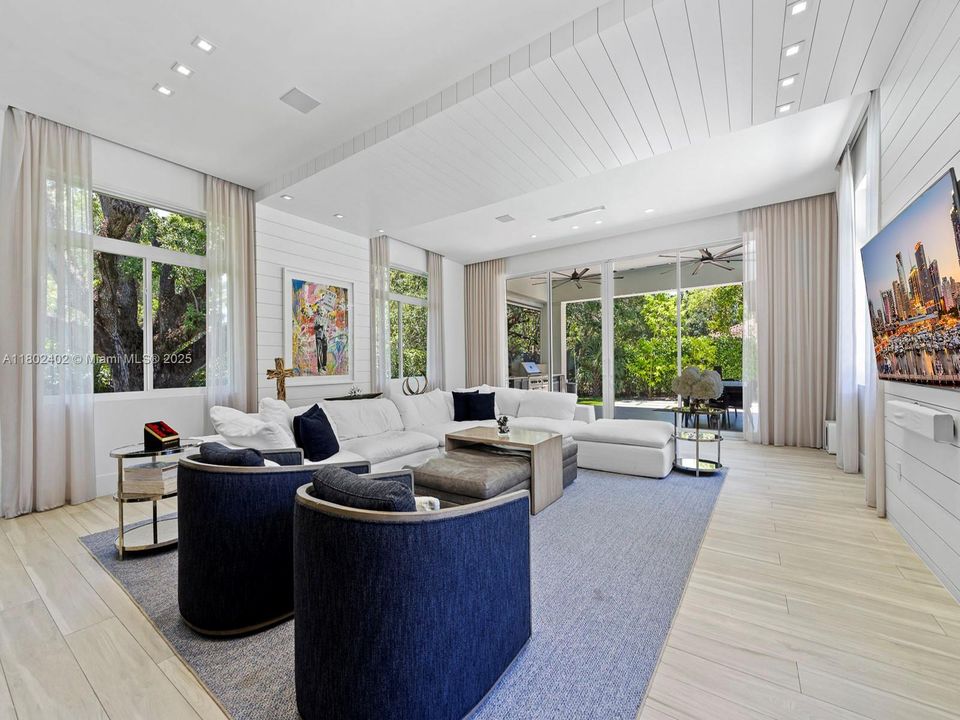 Recently Rented: $18,500 (5 beds, 6 baths, 4928 Square Feet)