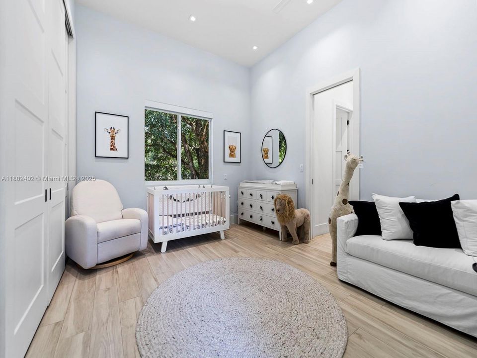 Recently Rented: $18,500 (5 beds, 6 baths, 4928 Square Feet)