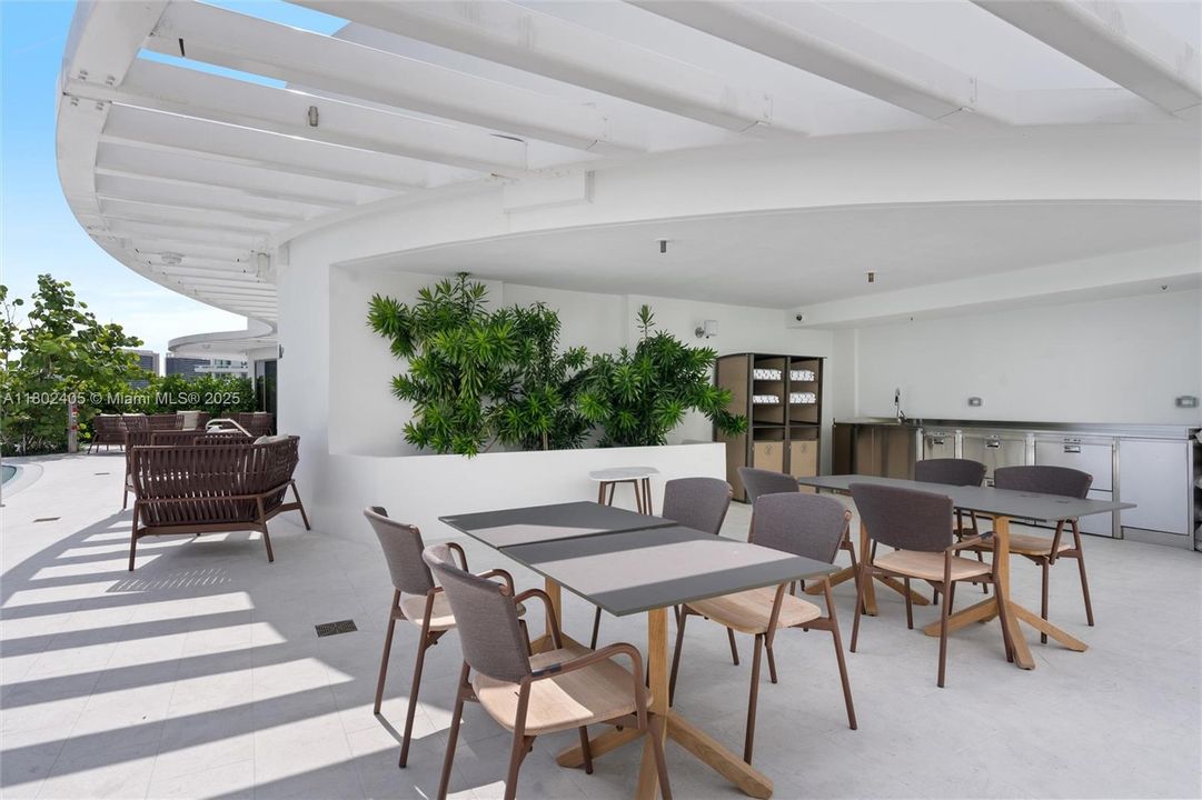 For Sale: $2,350,000 (3 beds, 3 baths, 2167 Square Feet)