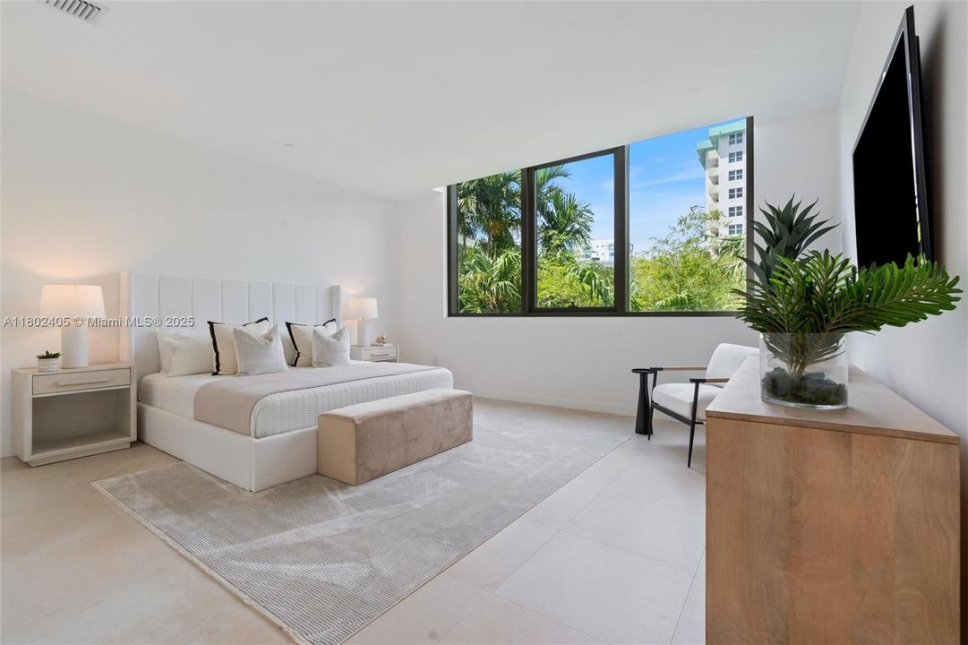 For Sale: $2,350,000 (3 beds, 3 baths, 2167 Square Feet)