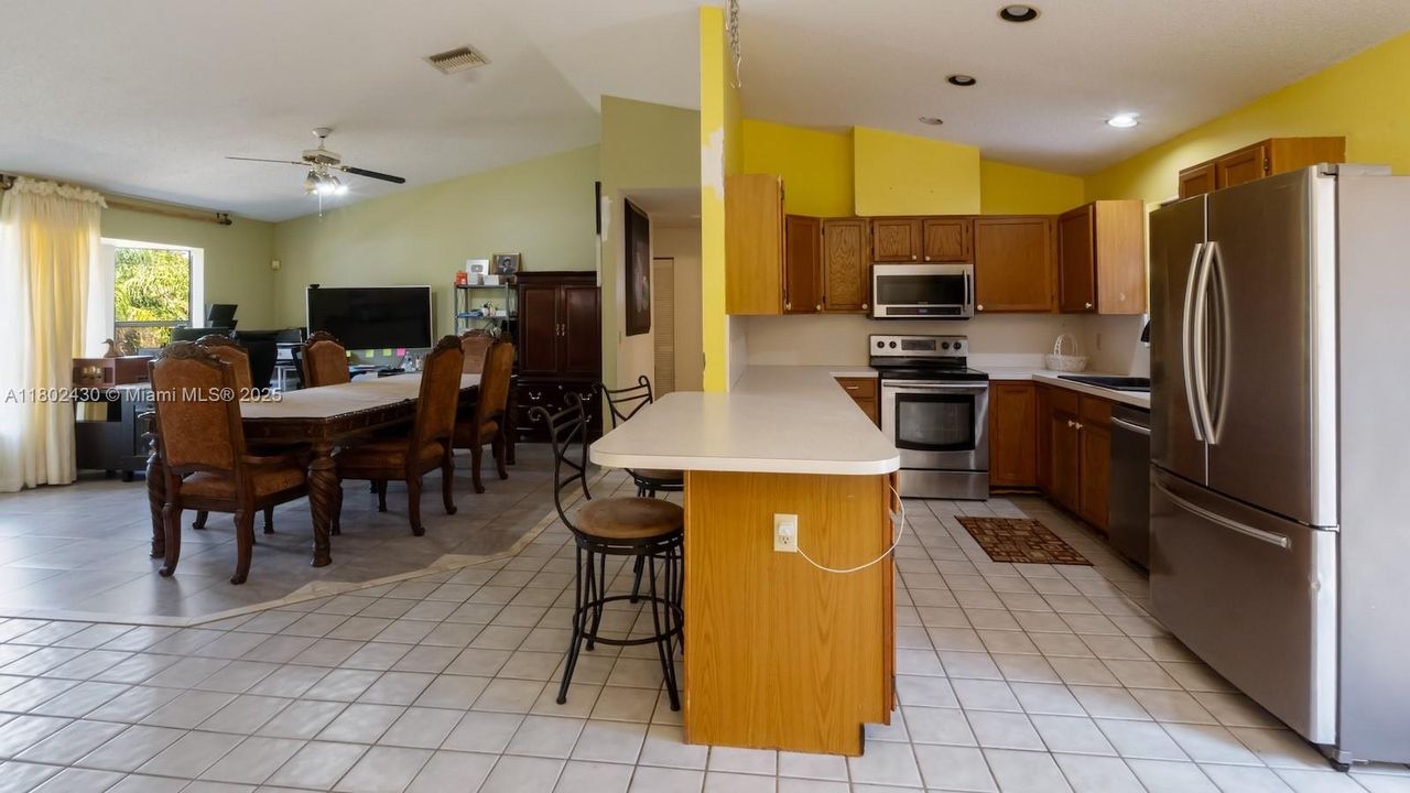 На продажу: $575,000 (3 спален, 2 ванн, 1854 Квадратных фут)