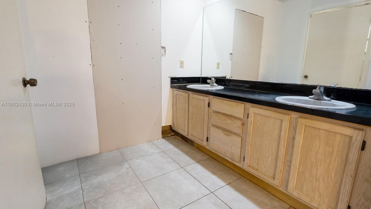 На продажу: $575,000 (3 спален, 2 ванн, 1854 Квадратных фут)