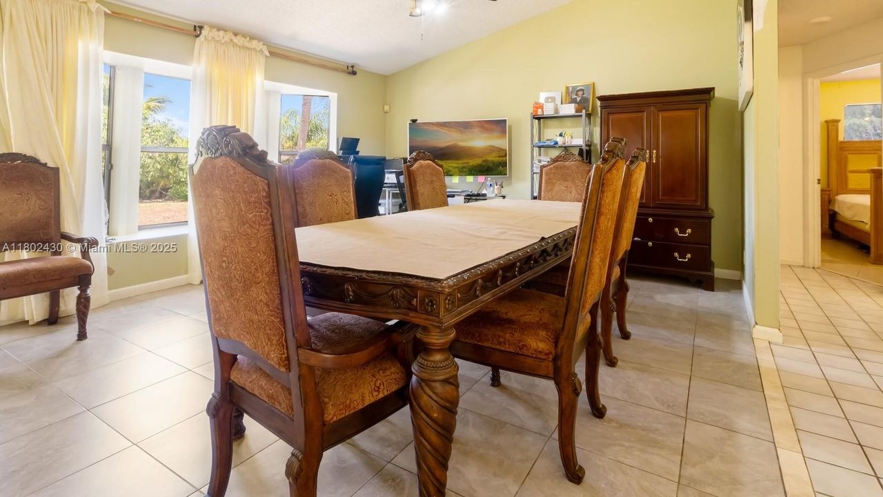 На продажу: $575,000 (3 спален, 2 ванн, 1854 Квадратных фут)