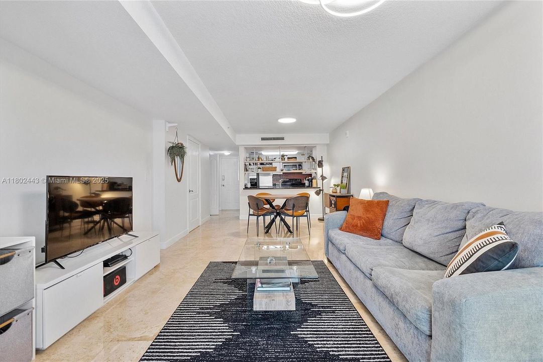 Recently Sold: $349,000 (1 beds, 1 baths, 779 Square Feet)