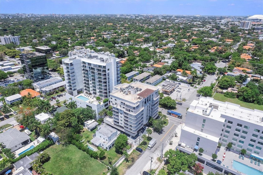 Recently Sold: $349,000 (1 beds, 1 baths, 779 Square Feet)