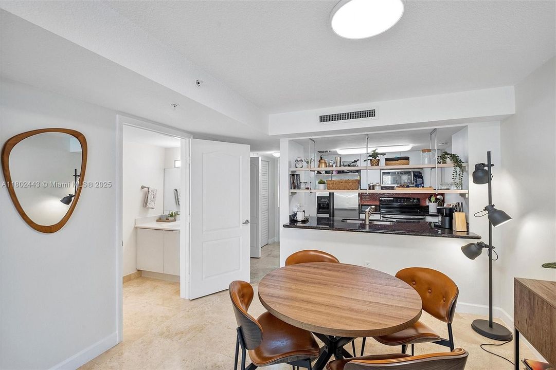 Recently Sold: $349,000 (1 beds, 1 baths, 779 Square Feet)