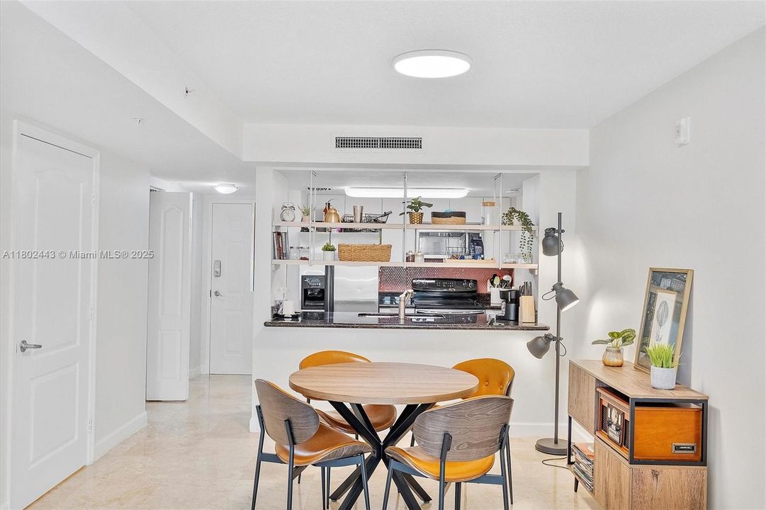 Recently Sold: $349,000 (1 beds, 1 baths, 779 Square Feet)