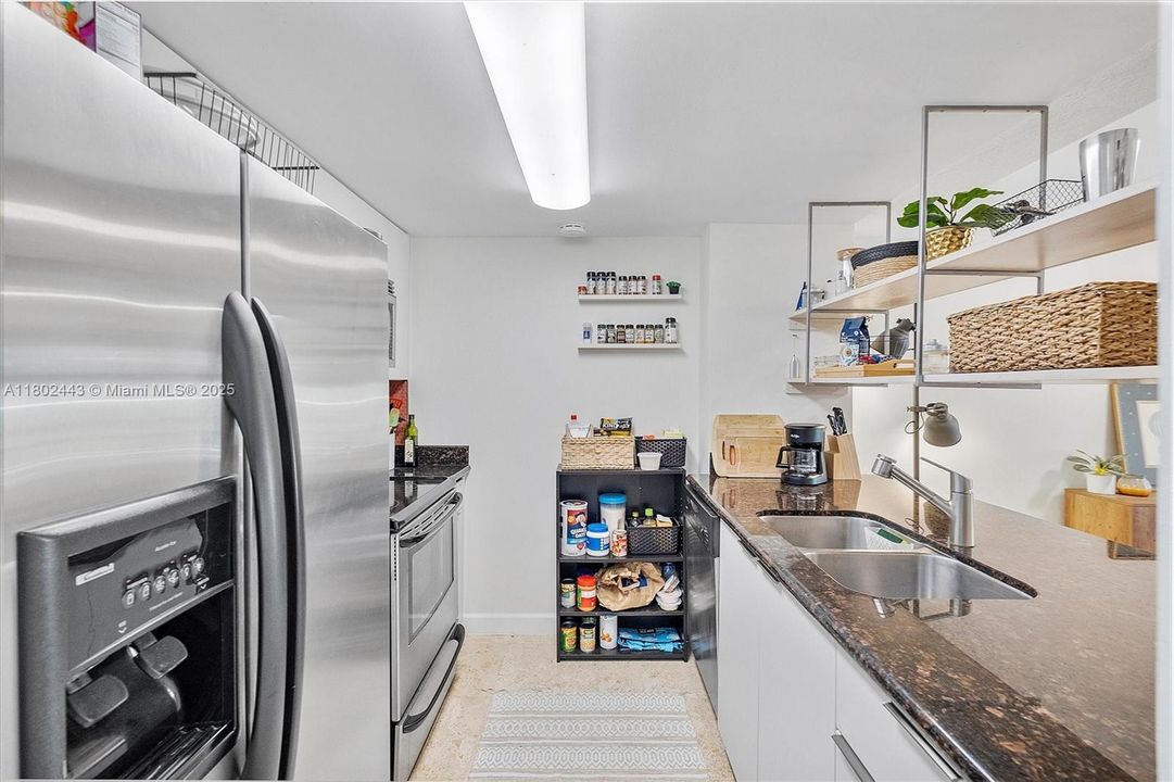 Recently Sold: $349,000 (1 beds, 1 baths, 779 Square Feet)