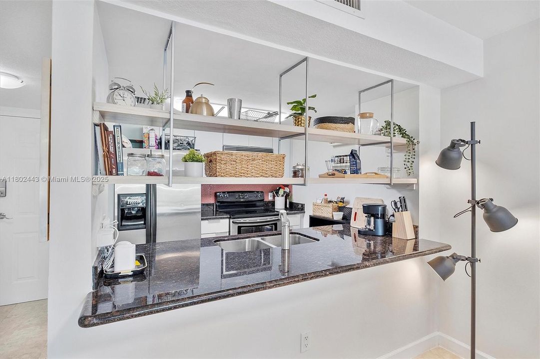 Recently Sold: $349,000 (1 beds, 1 baths, 779 Square Feet)