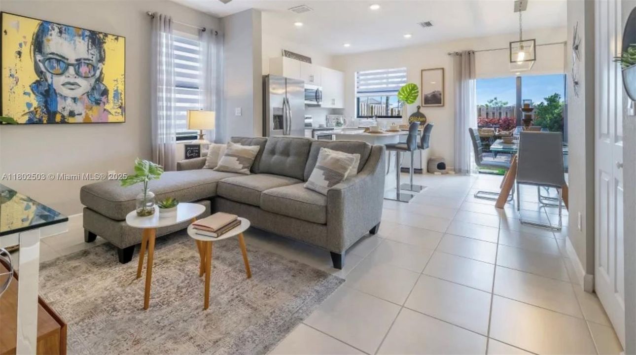 For Sale: $549,000 (3 beds, 3 baths, 1328 Square Feet)