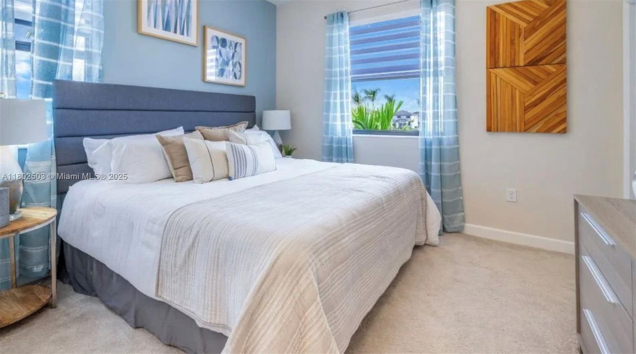 For Sale: $549,000 (3 beds, 3 baths, 1328 Square Feet)