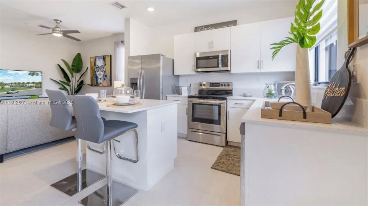 For Sale: $549,000 (3 beds, 3 baths, 1328 Square Feet)