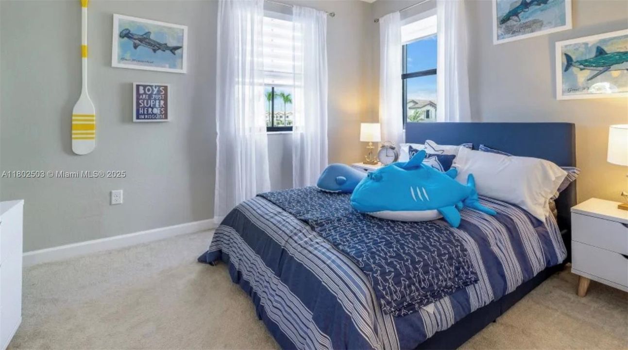 For Sale: $549,000 (3 beds, 3 baths, 1328 Square Feet)