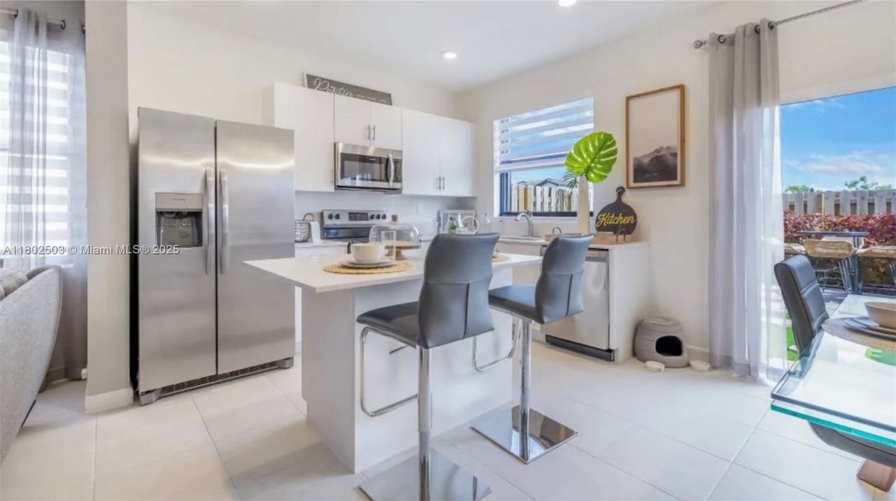 For Sale: $549,000 (3 beds, 3 baths, 1328 Square Feet)