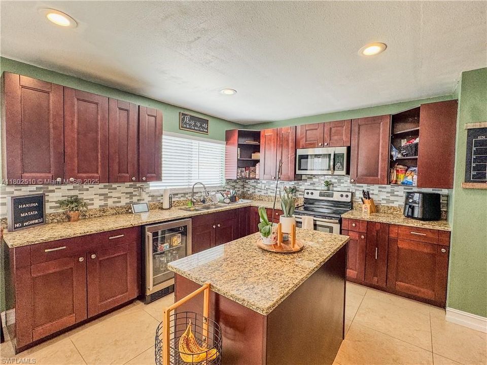 4002 CASCADE LNLABELLE, FL 33935