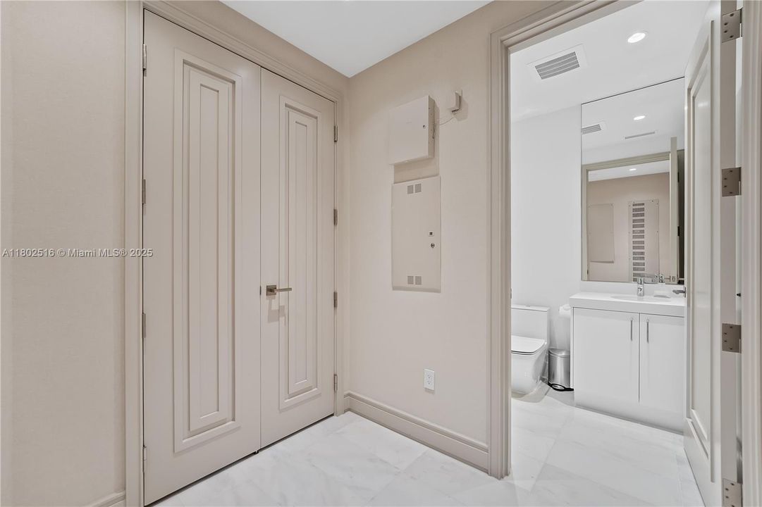 For Rent: $57,500 (5 beds, 7 baths, 3803 Square Feet)