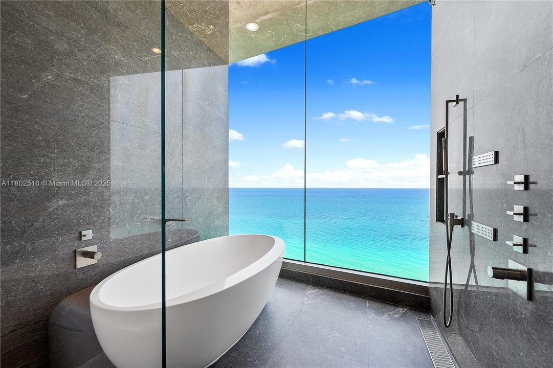 For Rent: $57,500 (5 beds, 7 baths, 3803 Square Feet)