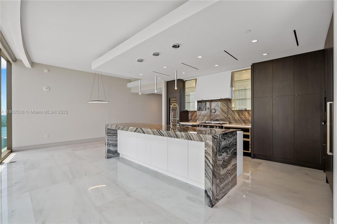 For Rent: $57,500 (5 beds, 7 baths, 3803 Square Feet)