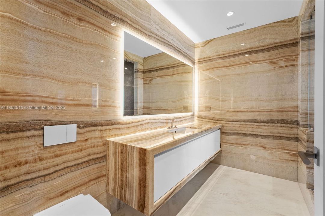 For Rent: $57,500 (5 beds, 7 baths, 3803 Square Feet)