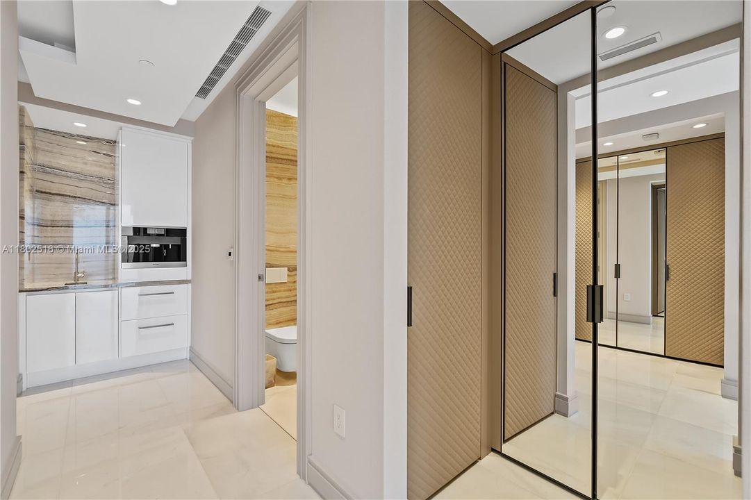 For Rent: $57,500 (5 beds, 7 baths, 3803 Square Feet)