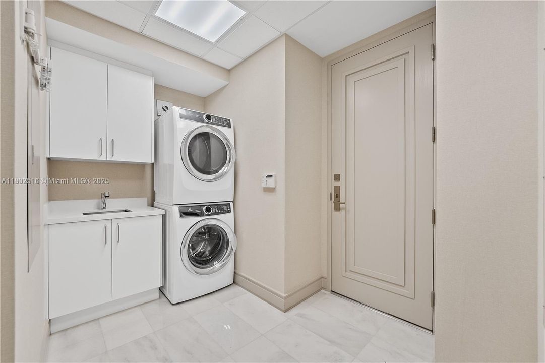 For Rent: $57,500 (5 beds, 7 baths, 3803 Square Feet)