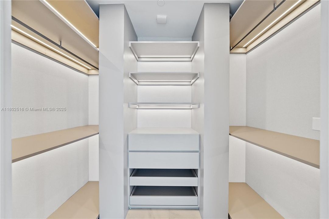 For Rent: $57,500 (5 beds, 7 baths, 3803 Square Feet)