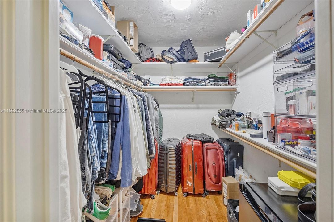 Недавно продано: $2,950,000 (5 спален, 3 ванн, 3607 Квадратных фут)