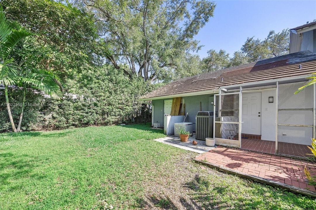 Недавно продано: $2,950,000 (5 спален, 3 ванн, 3607 Квадратных фут)