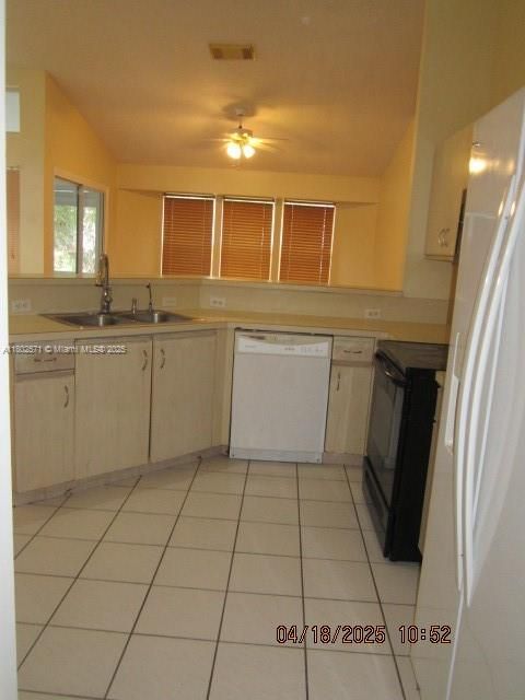 Recently Rented: $2,500 (3 beds, 2 baths, 1544 Square Feet)