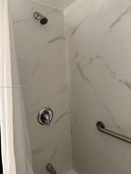 Recently Sold: $220,000 (1 beds, 1 baths, 634 Square Feet)