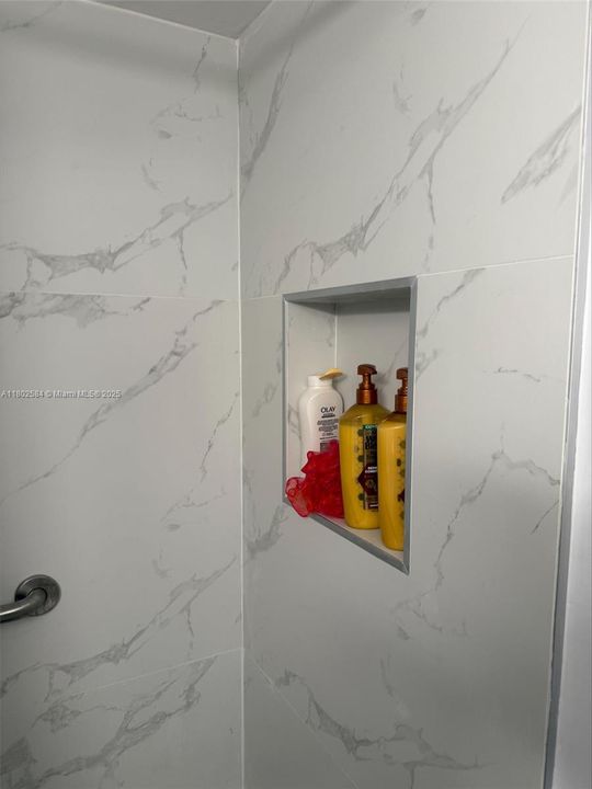 Recently Sold: $220,000 (1 beds, 1 baths, 634 Square Feet)