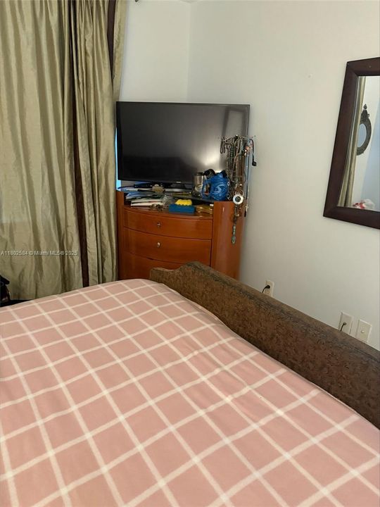 Recently Sold: $220,000 (1 beds, 1 baths, 634 Square Feet)