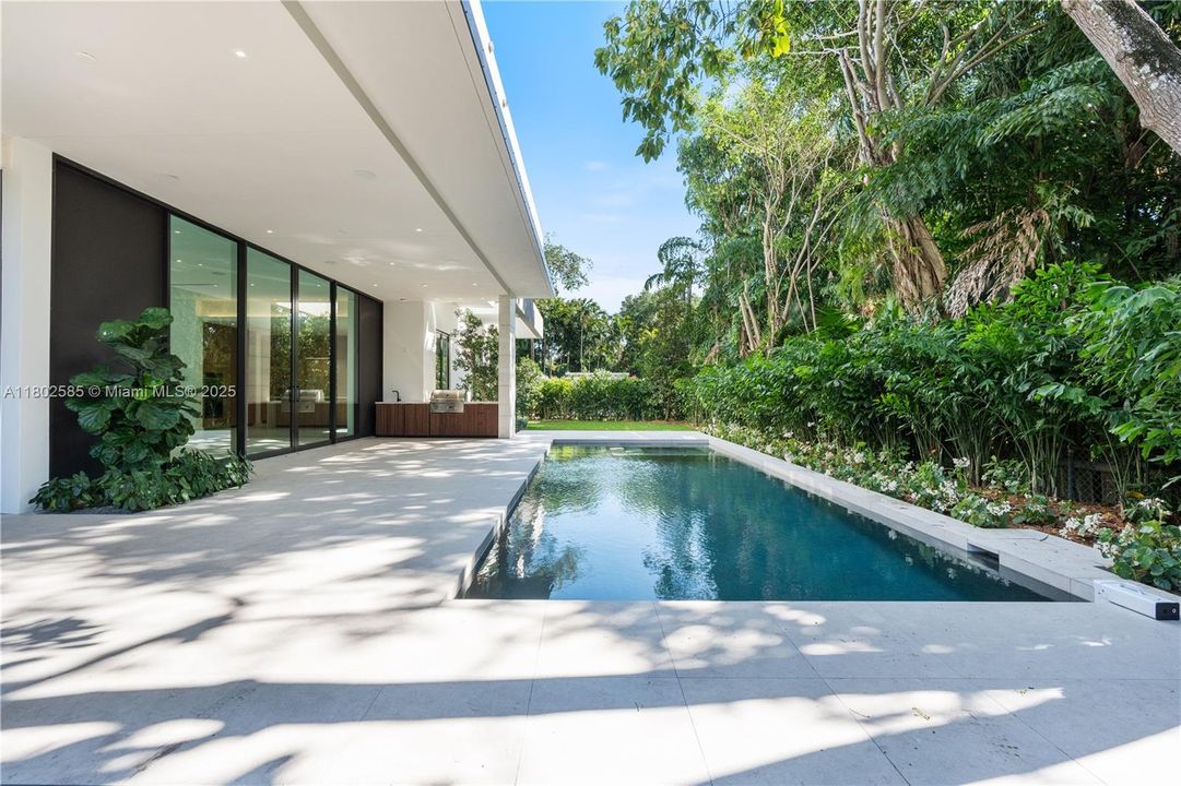 最近售出: $7,250,000 (6 贝兹, 6 浴室, 5775 平方英尺)