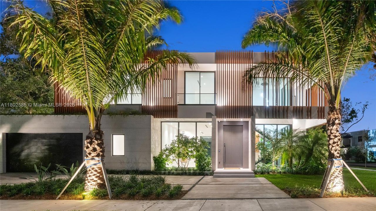 最近售出: $7,250,000 (6 贝兹, 6 浴室, 5775 平方英尺)