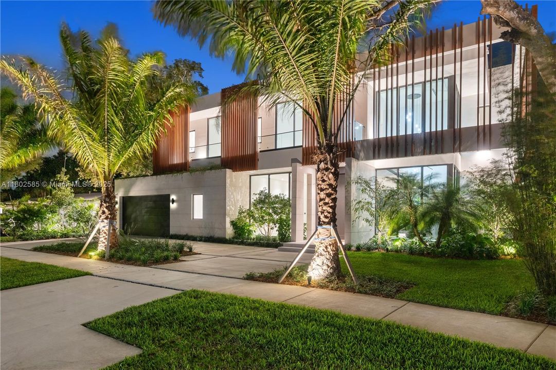 最近售出: $7,250,000 (6 贝兹, 6 浴室, 5775 平方英尺)