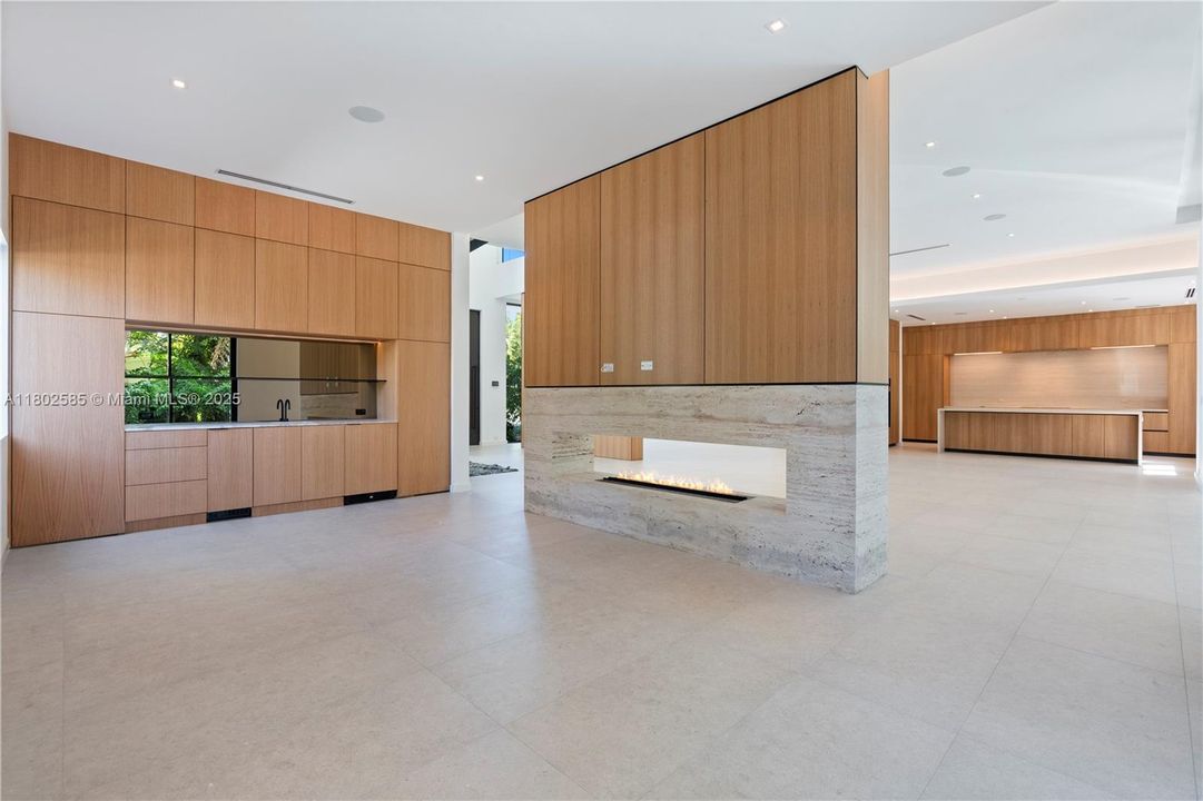 最近售出: $7,250,000 (6 贝兹, 6 浴室, 5775 平方英尺)