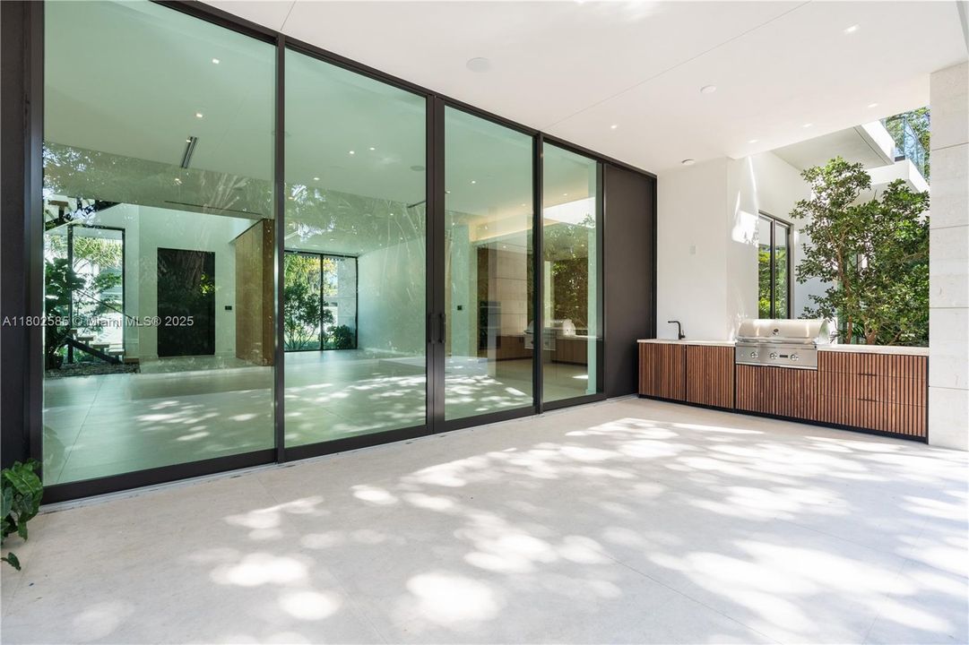 最近售出: $7,250,000 (6 贝兹, 6 浴室, 5775 平方英尺)