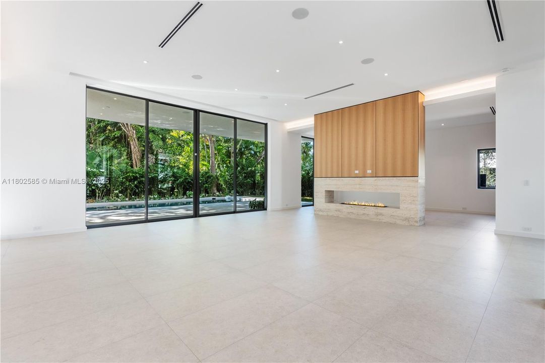 最近售出: $7,250,000 (6 贝兹, 6 浴室, 5775 平方英尺)