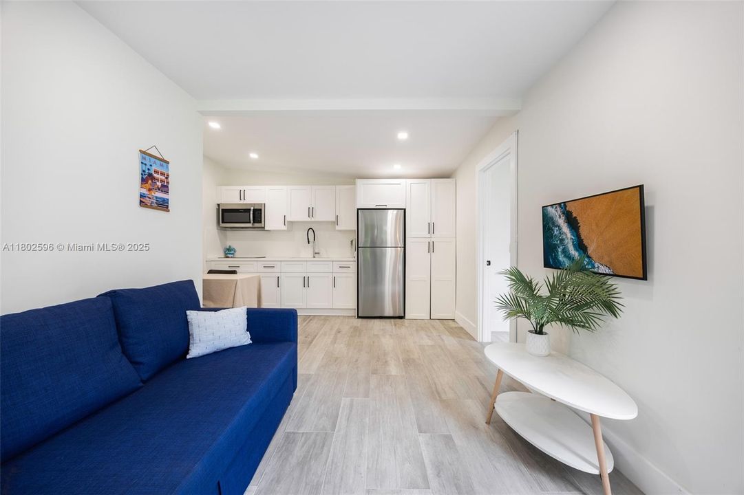 Vendido Recientemente: $2,650,000 (4 camas, 3 baños, 2072 Pies cuadrados)