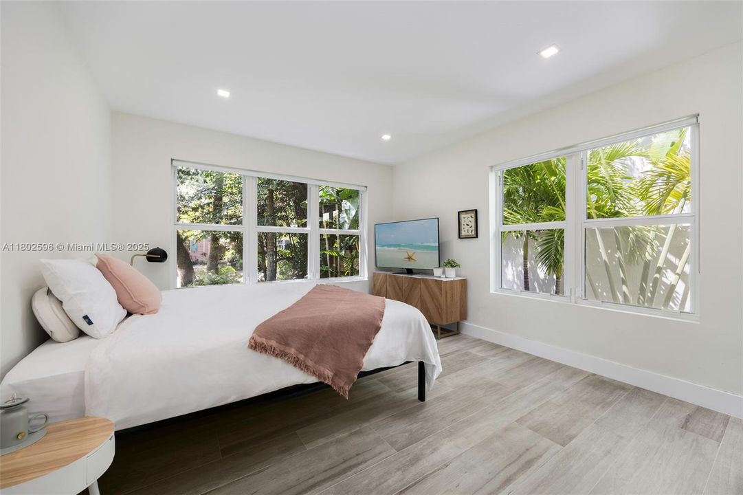 Vendido Recientemente: $2,650,000 (4 camas, 3 baños, 2072 Pies cuadrados)