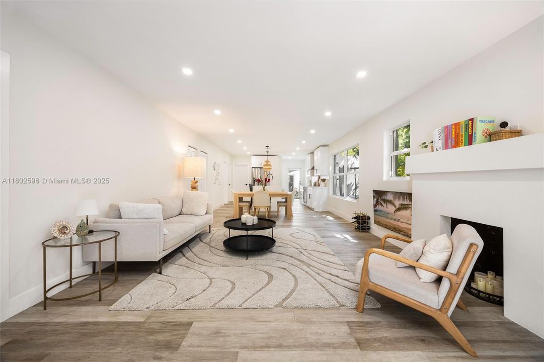 Vendido Recientemente: $2,650,000 (4 camas, 3 baños, 2072 Pies cuadrados)