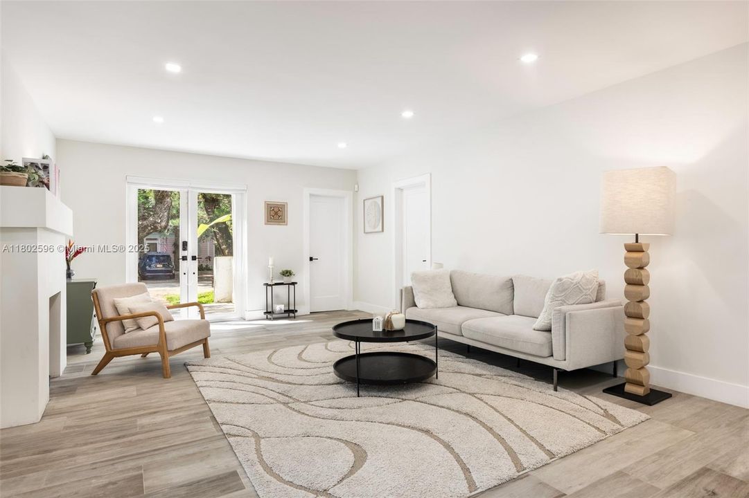 Vendido Recientemente: $2,650,000 (4 camas, 3 baños, 2072 Pies cuadrados)