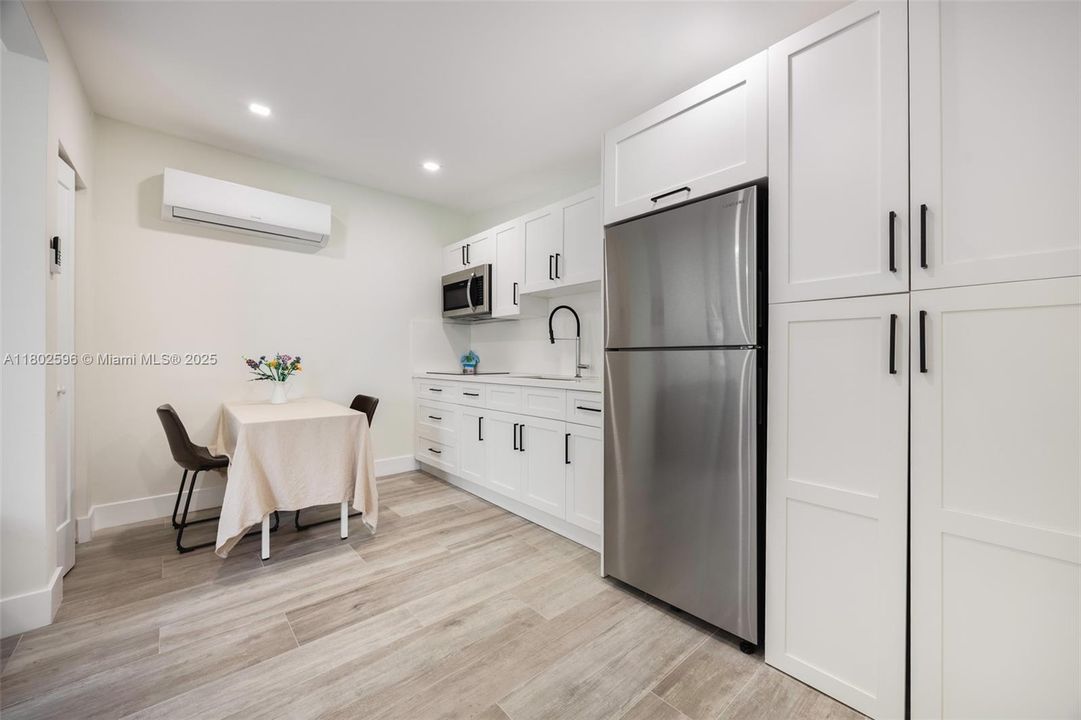 Vendido Recientemente: $2,650,000 (4 camas, 3 baños, 2072 Pies cuadrados)