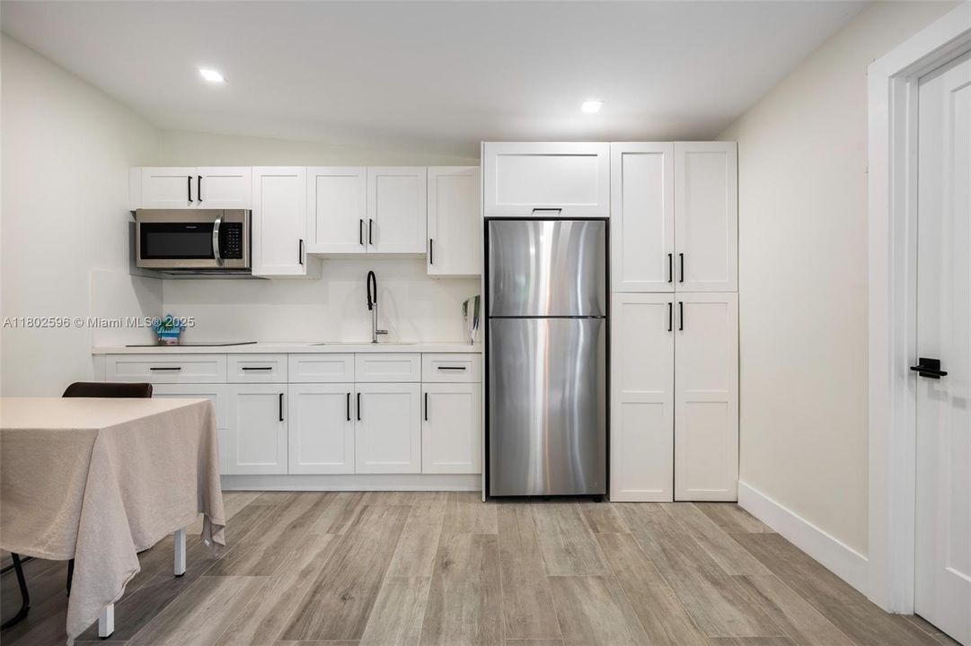 Vendido Recientemente: $2,650,000 (4 camas, 3 baños, 2072 Pies cuadrados)